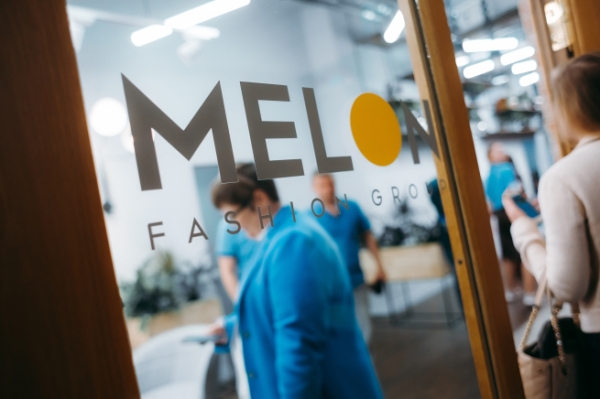 Стало известно, под каким брендом будет работать новая сеть магазинов Melon Fashion Group
Стало известно, под каким брендом будет работать новая сеть магазинов Melon Fashion Group
