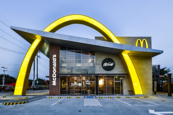 McDonald’s временно закрывает офисы в США
McDonald’s временно закрывает офисы в США