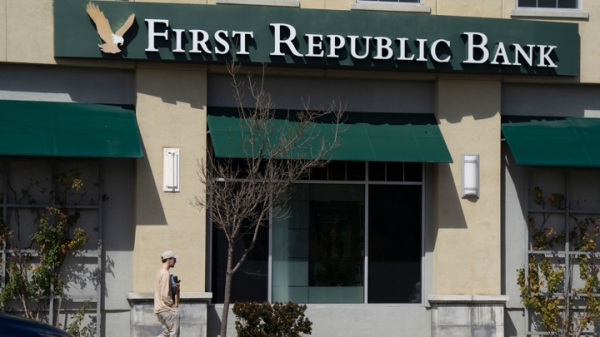 Акции американского First Republic Bank рухнули на 17% Акции американского First Republic Bank рухнули на 17%
