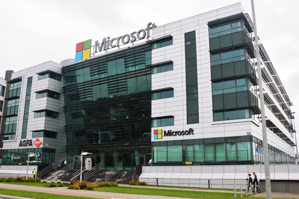 Microsoft не намерена закрывать представительство в России
Microsoft не намерена закрывать представительство в России