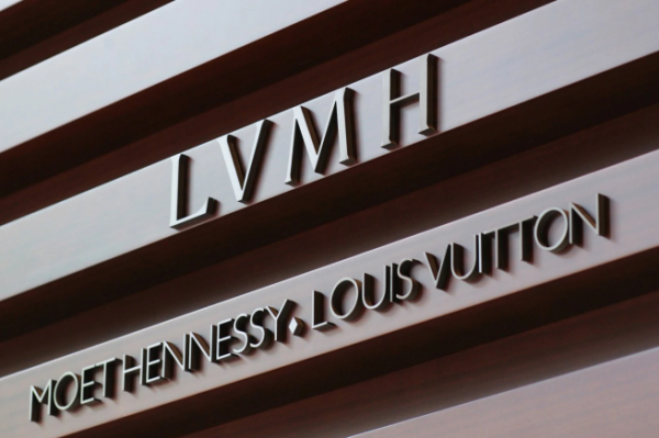 LVMH стала первой европейской компанией с рыночной стоимостью в $500 млрд
LVMH стала первой европейской компанией с рыночной стоимостью в $500 млрд