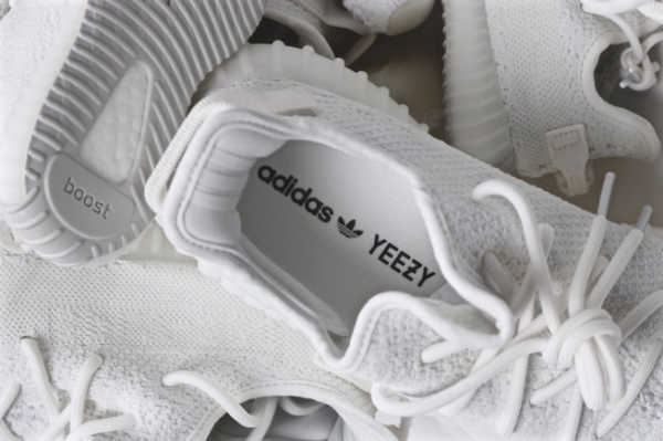 Adidas судится с инвесторами из-за партнерства с Yeezy
Adidas судится с инвесторами из-за партнерства с Yeezy