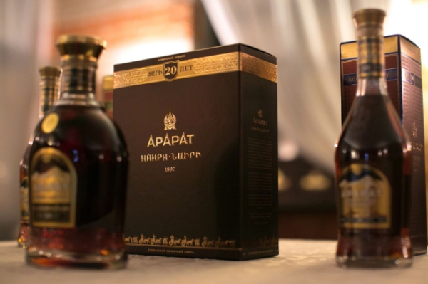 Luding Group продолжает поставки коньяка «Арарат» в Россию
Luding Group продолжает поставки коньяка «Арарат» в Россию