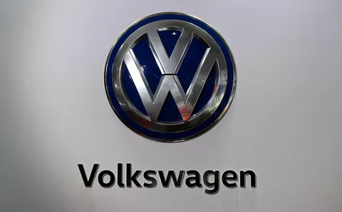 Volkswagen закрыл сделку по продаже активов автодилеру «Авилон»
Volkswagen закрыл сделку по продаже активов автодилеру «Авилон»