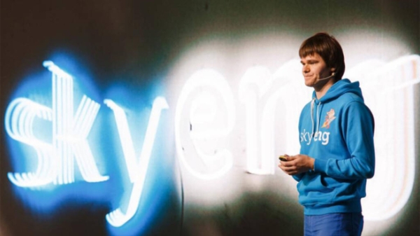 Сооснователь Skyeng Денис Сметнев вышел из операционного управления компанией
Сооснователь Skyeng Денис Сметнев вышел из операционного управления компанией