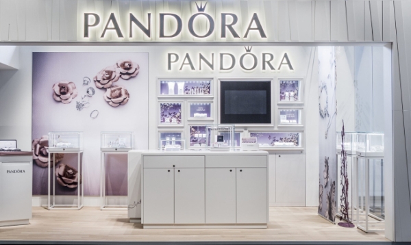 Управляющая бывшими магазинами Pandora компания требует миллиарды с кипрского акционера
Управляющая бывшими магазинами Pandora компания требует миллиарды с кипрского акционера