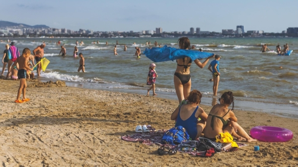 Мэрия Анапы объявила о запрете на купание в море из-за шторма и сильного донного течения Мэрия Анапы объявила о запрете на купание в море из-за шторма и сильного донного течения