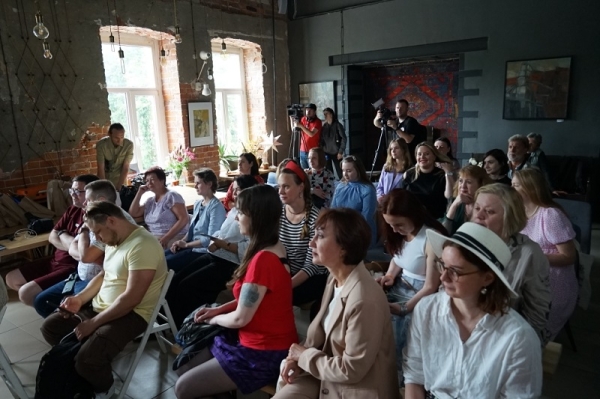 В Сергиевом Посаде наградили лучших журналистов и блогеров, победивших во II Межрегиональном конкурсе «Дорогами Золотого кольца» В Сергиевом Посаде наградили лучших журналистов и блогеров, победивших во II Межрегиональном конкурсе «Дорогами Золотого кольца»