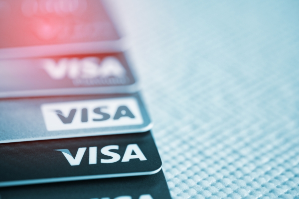 Visa и Mastercard планируют повысить комиссии для ритейлеров Visa и Mastercard планируют повысить комиссии для ритейлеров
