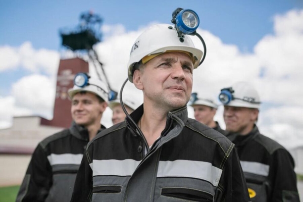 «Уголь был, есть и будет»: российские шахтеры отмечают профессиональный праздник «Уголь был, есть и будет»: российские шахтеры отмечают профессиональный праздник