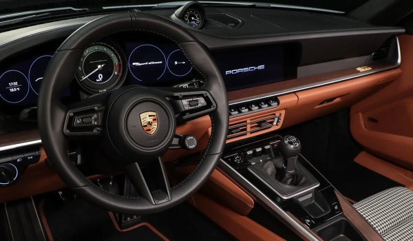 Дайджест дня: большой Hongqi, Porsche с «механикой» и другие события индустрии Дайджест дня: большой Hongqi, Porsche с «механикой» и другие события индустрии