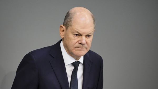 Шольц не смог точно сказать, сколько стоит бензин на заправках Шольц не смог точно сказать, сколько стоит бензин на заправках