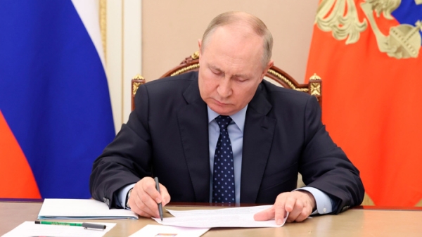 Путин подписал закон о приоритетном трудоустройстве участников СВО Путин подписал закон о приоритетном трудоустройстве участников СВО